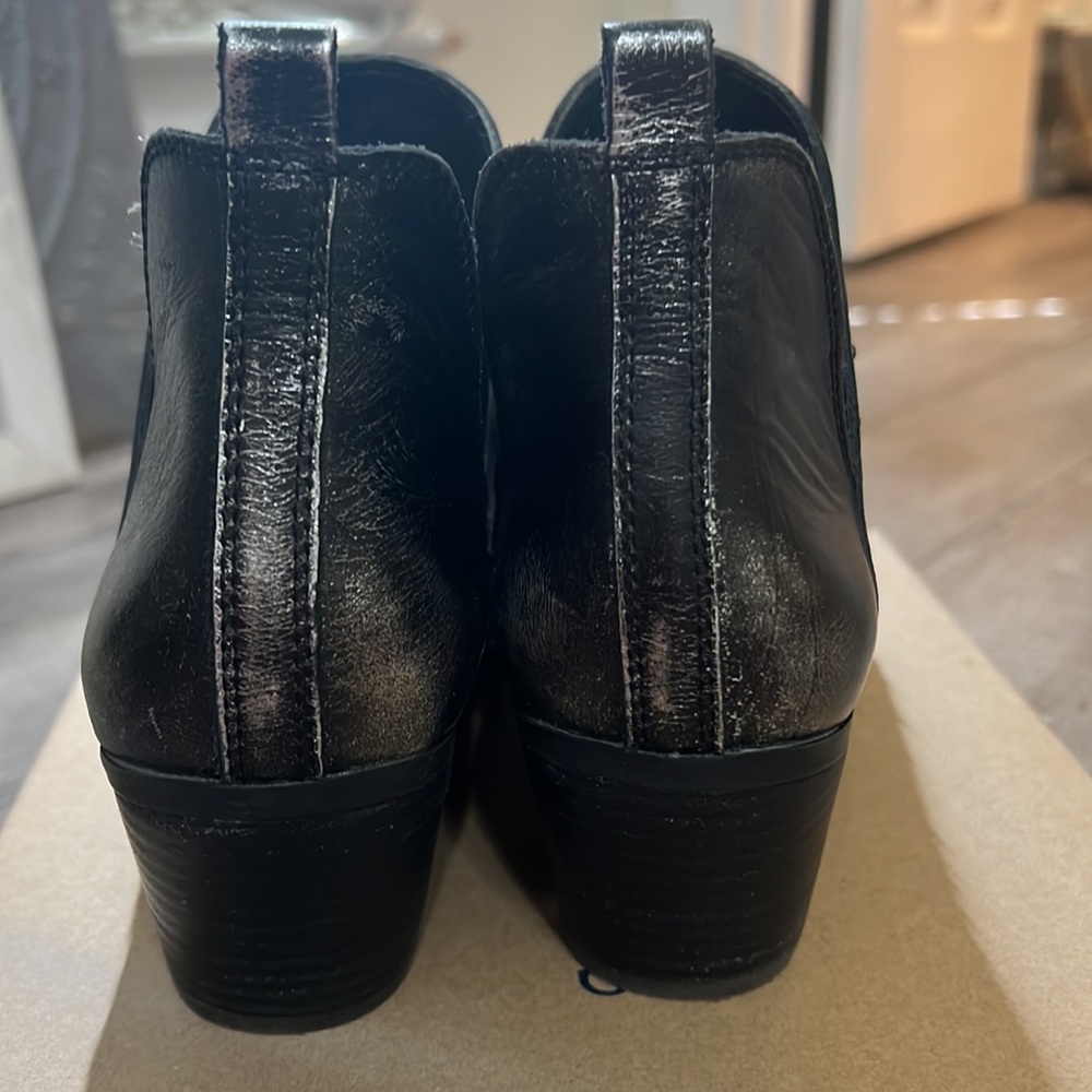 Boots - Picture 4 of 5